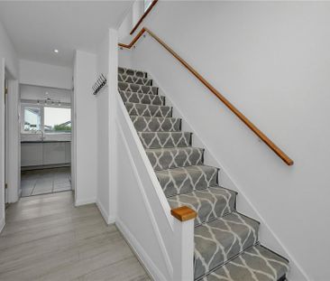 3 bedroom detached house to rent - Photo 2