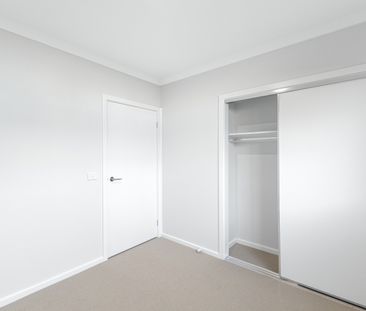95 Modena Avenue, Fraser Rise VIC 3336 - House For Rent | Domain - Photo 5