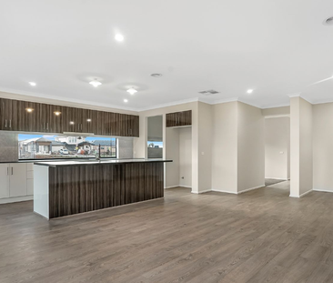 Spectacular, Spacious & Perfect for Family Living! - Photo 5