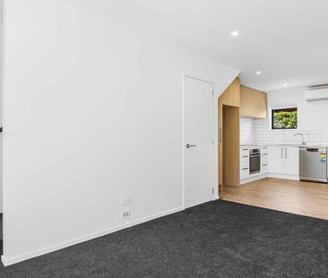 Apartment Living on Fitzgerald!! - Photo 2