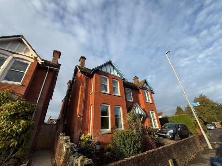 SUBERB APARTMENT, WIMBORNE - Photo 5