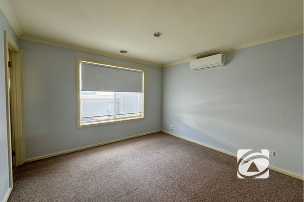 FRESHLY PAINTED THROUGHOUT UNIT IN GREAT LOCATION! - Photo 1