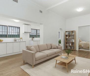 Spacious flat with courtyard - Photo 5