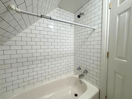 $1,349 / 1 br / 1 ba / 482 King Willaim st unit 3 - Photo 5