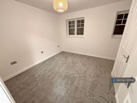 2 bedroom semi-detached house to rent - Photo 3