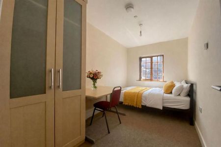 4 bedroom flat to rent - Photo 5