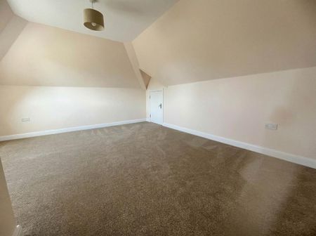 3 bedroom flat to rent - Photo 2