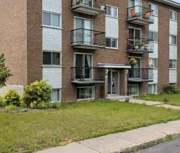4 1/2 rue Front à Longueuil libre immédiatement - Photo 1