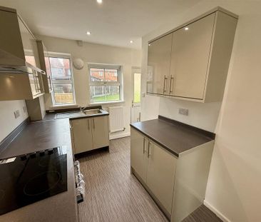 3 bedroom semi-detached house to rent - Photo 4