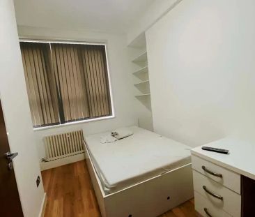 Standard Plus 3 And 4 Bedroom Apartment - Photo 3