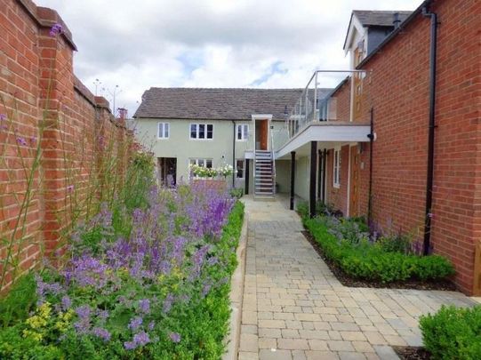 ByrkleyMews, MainStreet, BartonunderNeedwood - Photo 1
