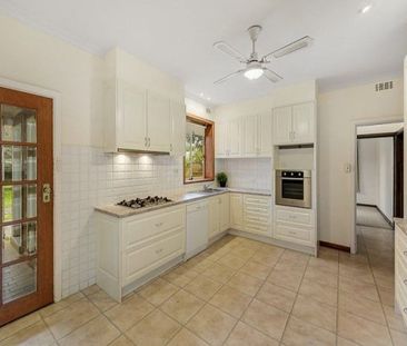 Preston's Best at Your Doorstep - Brilliant Location, Stylish Space - Photo 2