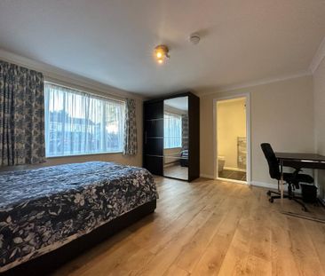 1 bedroom in a house share to rent - Photo 5