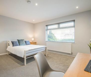 4 bedroom semi-detached house to rent - Photo 5