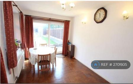 3 bedroom semi-detached house to rent - Photo 2