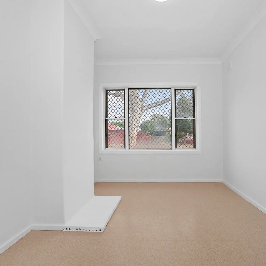 Comfortable 3-Bedroom Home with Spacious Yard in a Convenient Location - Photo 1