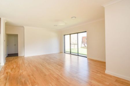 Stylish & Practical Villa - Photo 2