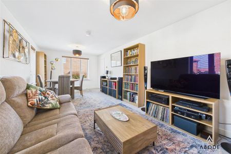 4 bedroom detached house to rent - Photo 2