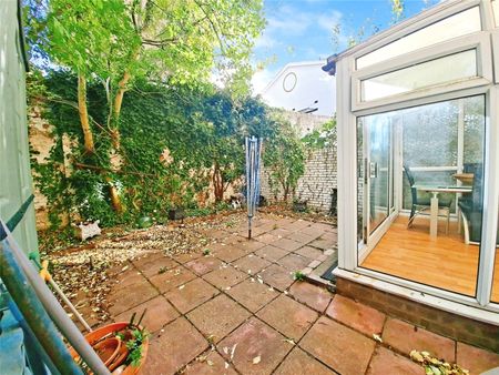 Magnolia Place, London, SW4 8BB - Photo 5