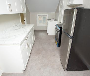 **COZY** ONE BED APARTMENT IN WELLAND!** - Photo 5