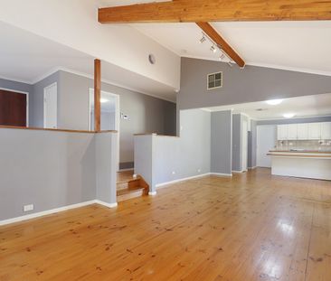 A Welcoming Family Home in Convenient Thurgoona - Photo 1