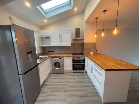 3 bedroom semi-detached house to rent - Photo 5