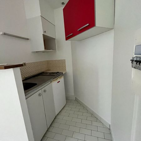 Appartement Paris 1 pièce(s) 18.79 m2 VIDE - Photo 3