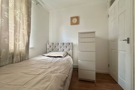 Britannia Crescent - Photo 2