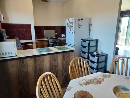 3-bedroom shared house / townhouse, Broad Street - Photo 3