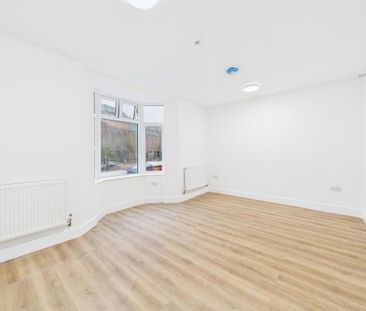 3 bedroom maisonette to rent - Photo 2