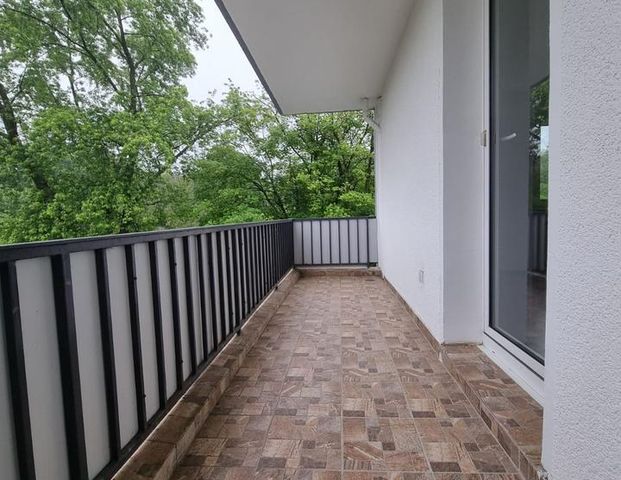 Bezugsfertig ab März 2026! Renovierte 2-Zimmer-Wohnung mit Balkon in grüner Wohnlage - Photo 1