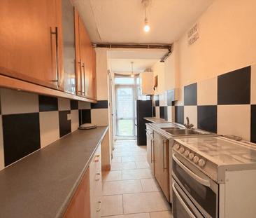 3 bedroom terraced house to rent - Photo 6
