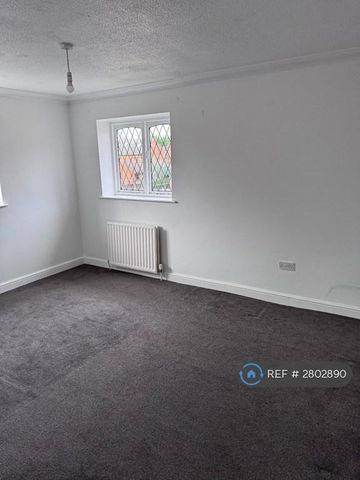 4 bedroom detached house to rent - Photo 3