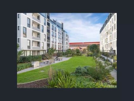 Apartment with 2 bedrooms, 2 bathrooms & parking for 1 car - Photo 2