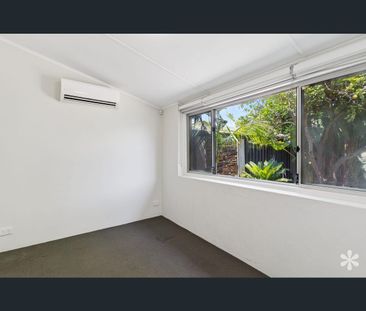 4 Lambert Street, Alfred Cove, WA 6154 - Photo 3