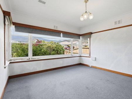 Beautiful Sunny Home in a Prime Glenorchy Location - Photo 3