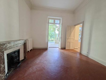 Location Appartement 5 pièces 144m² NIMES 30000 - Photo 3