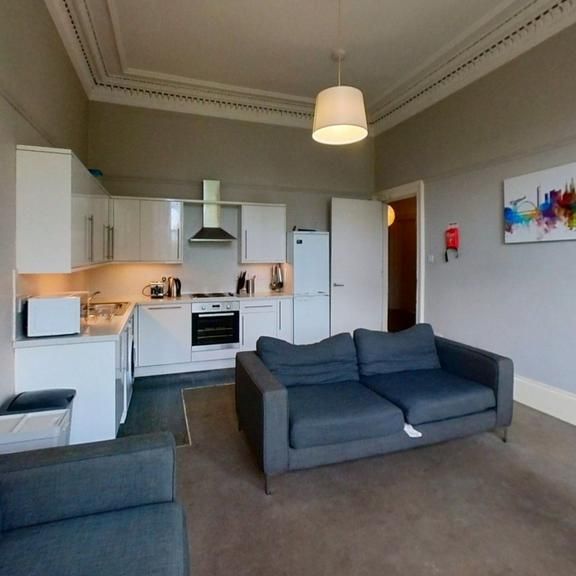 4 bedroom flat to rent - Photo 1