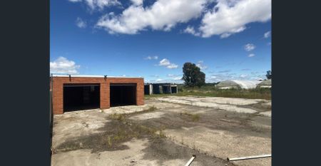 BIG HOUSE WITH A POOL!!! - Photo 2