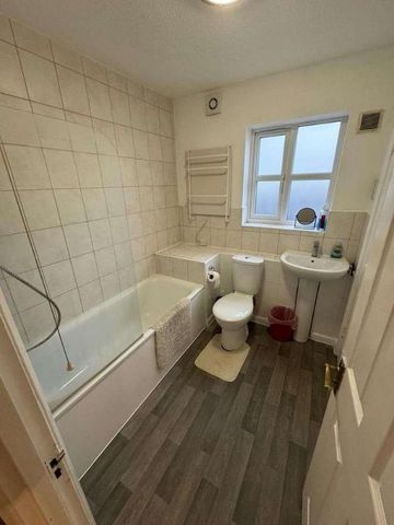 The Pines, Borehamwood, WD6 - Photo 5