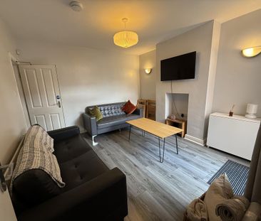 5 bedroom end of terrace house to rent - Photo 1