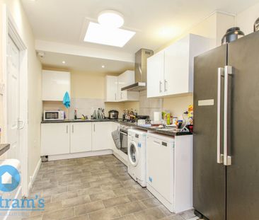 5 bed Semi-Detached House for Rent - Photo 2