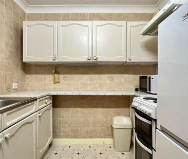 1 bedroom retirement property to rent - Photo 6