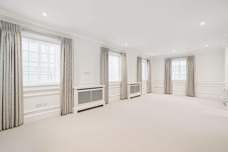 An exceptional Knightsbridge residence offering grand proportions, refined living and timeless elegance across every floor, SW1 - Photo 3