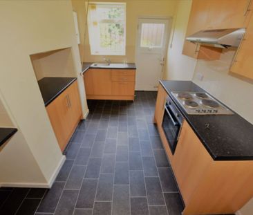 3 bedroom Flat in Otley Road, Leeds - Photo 1