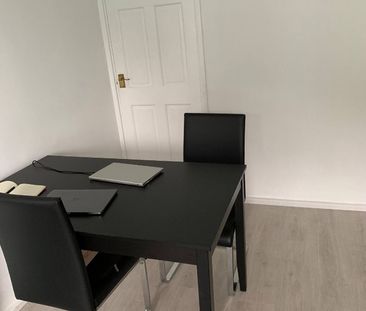 1 Bed Flat, Viewcraig Gardens, EH8 - Photo 1