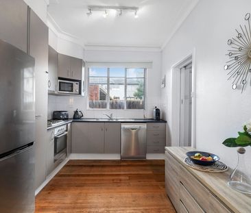 Exceptionally large two-bedroom apartment! Great Lifestyle! - Photo 5