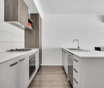 Modern Elegance In Prime Location - Photo 5