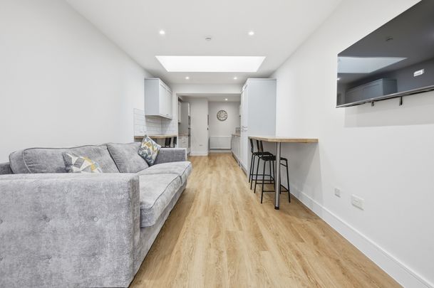 One-Bedroom House share - Photo 1