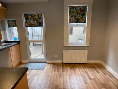 21 Bank Road, Larne, BT40 3AJ - Photo 4